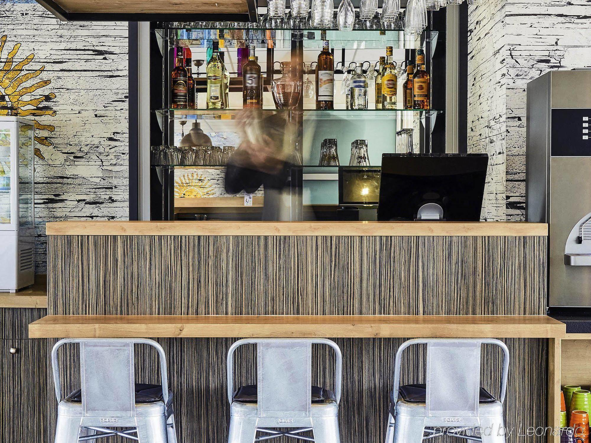 Ibis Styles Hyeres Rooftop & Spa Restoran gambar